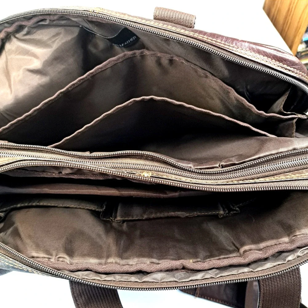 Wilsons Leather Dark Brown Rugged Messenger / Laptop Bag Vtg 1990s Y2K 15